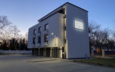 Felkerült a HWS logója irodaházunk homlokzatára
